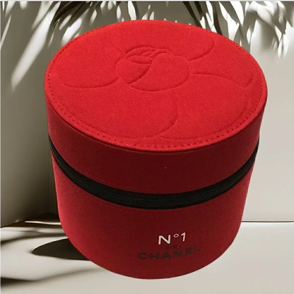 CHANEL No 1  BEAUTY VANITY CASE ROUND MAKEUP BAG RED VELVET